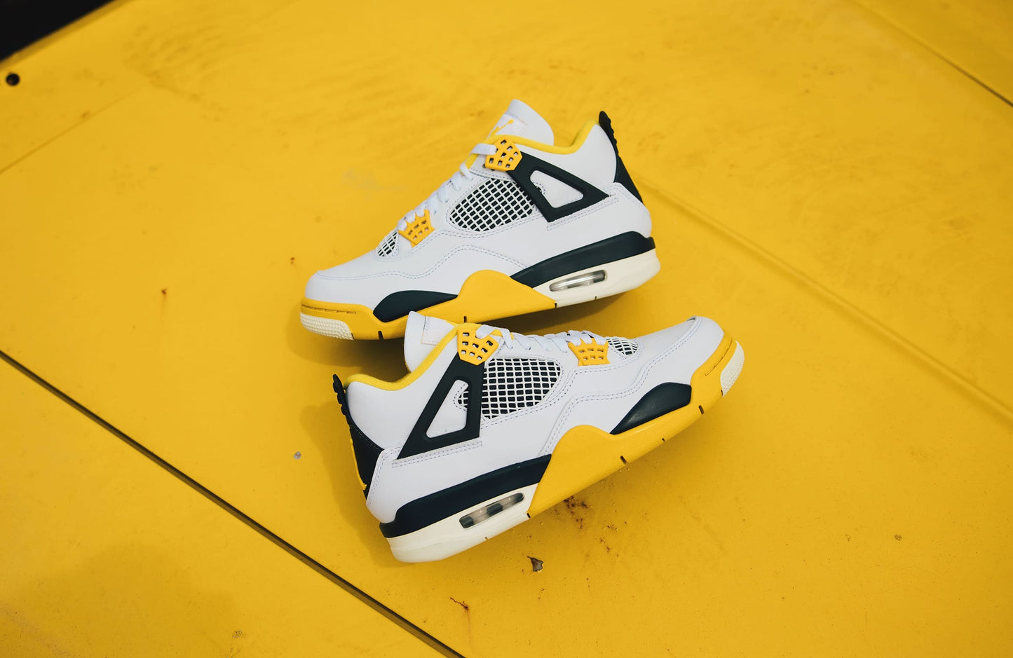 Jordan 4 Retro Vivid Sulfur