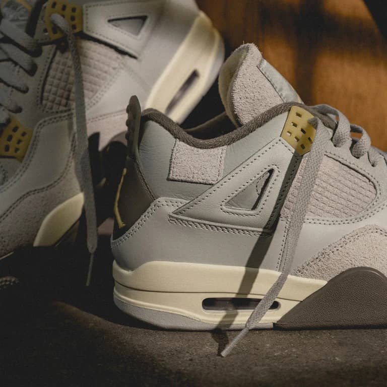 Jordan 4 Retro SE Craft Photon Dust